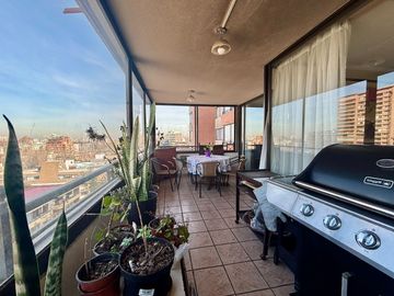 Se Vende 3 Dormitorios + Servicio + 2 Estacionamientos. Providencia
