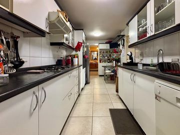 Se Vende 3 Dormitorios + Servicio + 2 Estacionamientos. Providencia