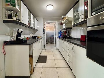 Se Vende 3 Dormitorios + Servicio + 2 Estacionamientos. Providencia