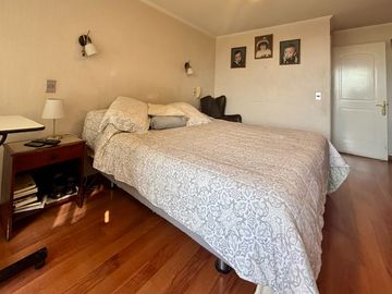 Se Vende 3 Dormitorios + Servicio + 2 Estacionamientos. Providencia