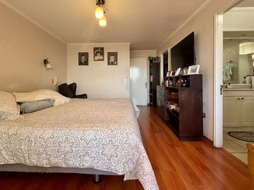 Se Vende 3 Dormitorios + Servicio + 2 Estacionamientos. Providencia