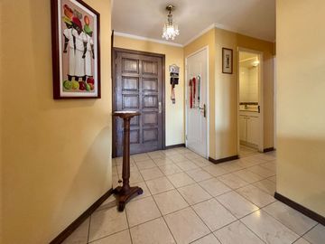 Se Vende 3 Dormitorios + Servicio + 2 Estacionamientos. Providencia