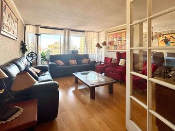 Se Vende 3 Dormitorios + Servicio + 2 Estacionamientos. Providencia