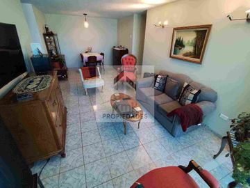 Se vende departamento de 3 dormitorios en el centro de Valparaíso.