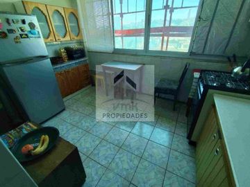 Se vende departamento de 3 dormitorios en el centro de Valparaíso.