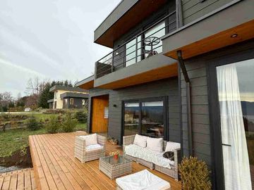casa con hermosa vista al lago en condominio en sector Los Riscos de Pucon