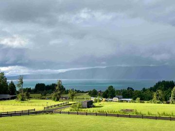 casa con hermosa vista al lago en condominio en sector Los Riscos de Pucon
