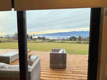 casa con hermosa vista al lago en condominio en sector Los Riscos de Pucon
