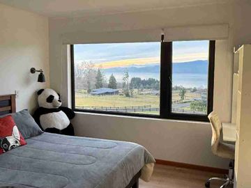 casa con hermosa vista al lago en condominio en sector Los Riscos de Pucon