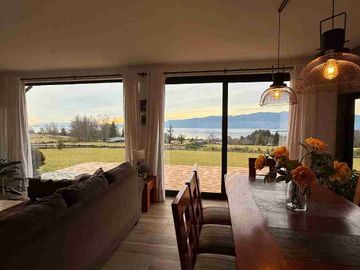 casa con hermosa vista al lago en condominio en sector Los Riscos de Pucon