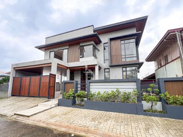 Classy Modern Contemporary House and Lot For Sale in Geneva Gardens, Quezon City