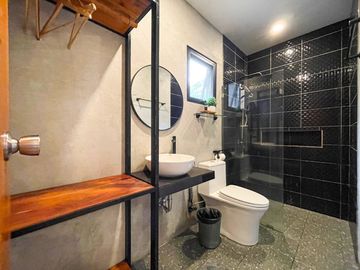 Cozy Luxury Farmhouse For Sale in Alfonso, Cavite