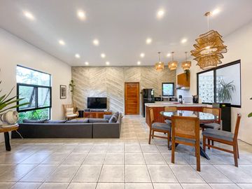 Cozy Luxury Farmhouse For Sale in Alfonso, Cavite