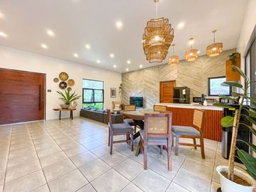 Cozy Luxury Farmhouse For Sale in Alfonso, Cavite