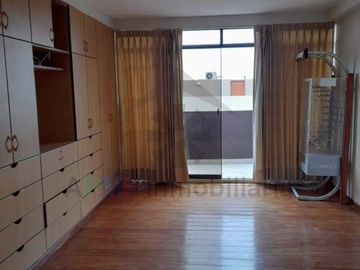 VENTA DE DEPARTAMENTO CON ESTACIONAMIENTO EN SANTA VICTORIA DE CHICLAYO