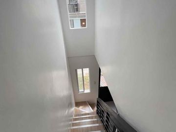 TWIN TOWNHOUSE