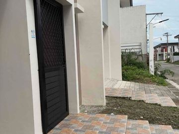 TWIN TOWNHOUSE