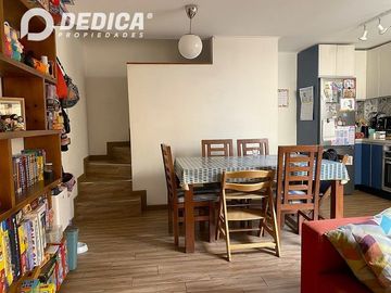 Venta Townhouse cerca metro!