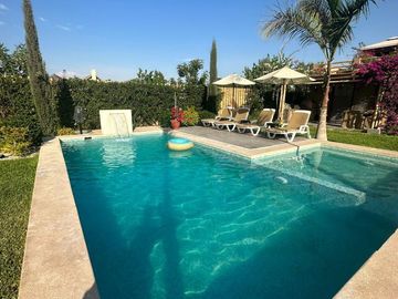 Gran Venta: Casa De Campo Con Piscina En 1,000 M²