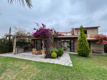 Gran Venta: Casa De Campo Con Piscina En 1,000 M²
