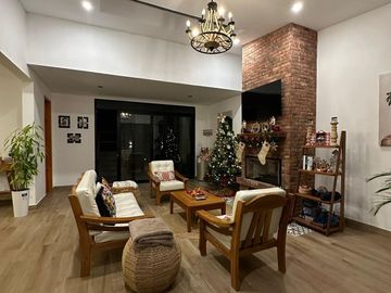 Gran Venta: Casa De Campo Con Piscina En 1,000 M²