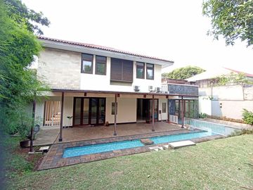 House For Rent 4 Bedrooms, Private Pool & Big Garden - Kuningan Jakarta Selatan