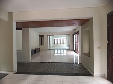 House For Rent 4 Bedrooms, Private Pool & Big Garden - Kuningan Jakarta Selatan