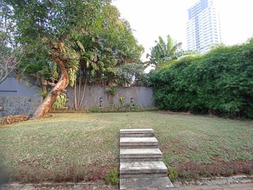 House For Rent 4 Bedrooms, Private Pool & Big Garden - Kuningan Jakarta Selatan