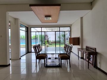 House For Rent with 4 Bedrooms, Pool and Big Garden, Location at Kuningan South Jakarta
