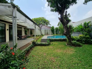 House For Rent with 4 Bedrooms, Pool and Big Garden, Location at Kuningan South Jakarta