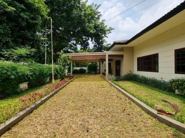 House For Rent with 4 Bedrooms, Pool and Big Garden, Location at Kuningan South Jakarta