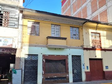 Vendo Casa  de 2 pisos como Terreno en Huánuco –  A espaldas de la Plaza de Armas –Excelente zona comercial