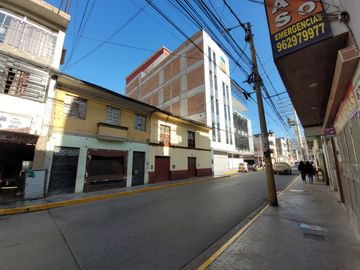 Vendo Casa  de 2 pisos como Terreno en Huánuco –  A espaldas de la Plaza de Armas –Excelente zona comercial