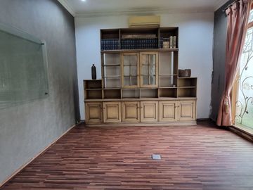 For Rent Big House with 5 Bedrooms, Location at Kuningan South Jakarta