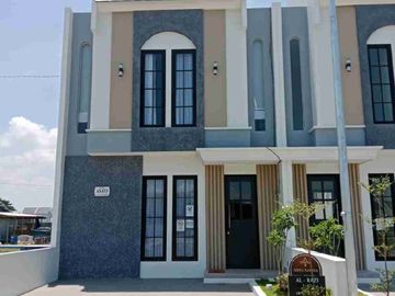 Rumah baru  , fasum kolam renang , dekat bandara juanda