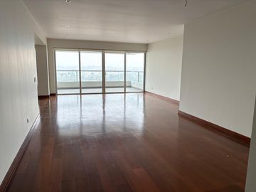VENDO LINDO DPTO CON  AMPLIA TERRAZA VISTA AL GOLF