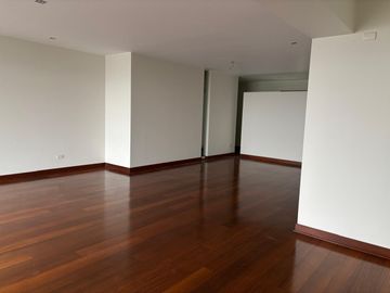 VENDO LINDO DPTO CON  AMPLIA TERRAZA VISTA AL GOLF