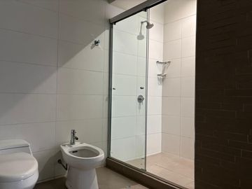 VENDO LINDO DPTO CON  AMPLIA TERRAZA VISTA AL GOLF