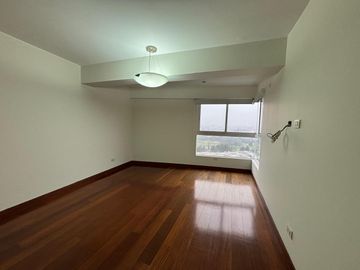 VENDO LINDO DPTO CON  AMPLIA TERRAZA VISTA AL GOLF