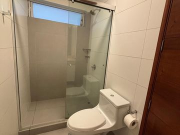 VENDO LINDO DPTO CON  AMPLIA TERRAZA VISTA AL GOLF