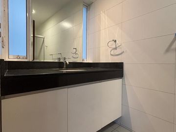VENDO LINDO DPTO CON  AMPLIA TERRAZA VISTA AL GOLF