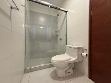 VENDO LINDO DPTO CON  AMPLIA TERRAZA VISTA AL GOLF