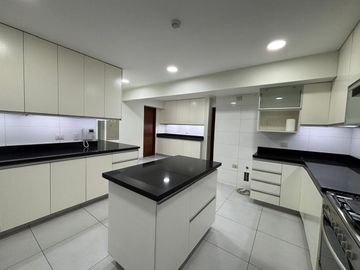 VENDO LINDO DPTO CON  AMPLIA TERRAZA VISTA AL GOLF