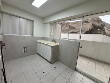 VENDO LINDO DPTO CON  AMPLIA TERRAZA VISTA AL GOLF