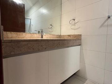 VENDO LINDO DPTO CON  AMPLIA TERRAZA VISTA AL GOLF