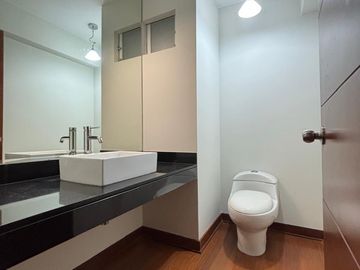 VENDO LINDO DPTO CON  AMPLIA TERRAZA VISTA AL GOLF