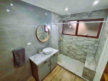 Vendo Propiedad 950 mts²/ 2 Casas 3 Cabañas total:10 Dormitorios 5 Baños 7 Estacionamientos