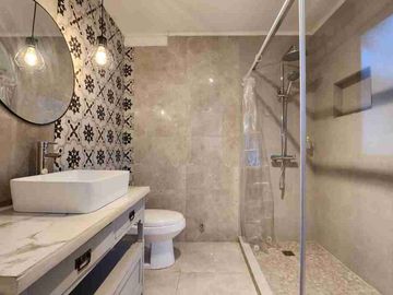Vendo Propiedad 950 mts²/ 2 Casas 3 Cabañas total:10 Dormitorios 5 Baños 7 Estacionamientos
