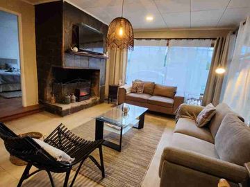 Vendo Propiedad 950 mts²/ 2 Casas 3 Cabañas total:10 Dormitorios 5 Baños 7 Estacionamientos