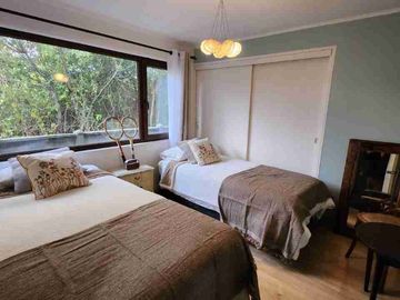 Vendo Propiedad 950 mts²/ 2 Casas 3 Cabañas total:10 Dormitorios 5 Baños 7 Estacionamientos